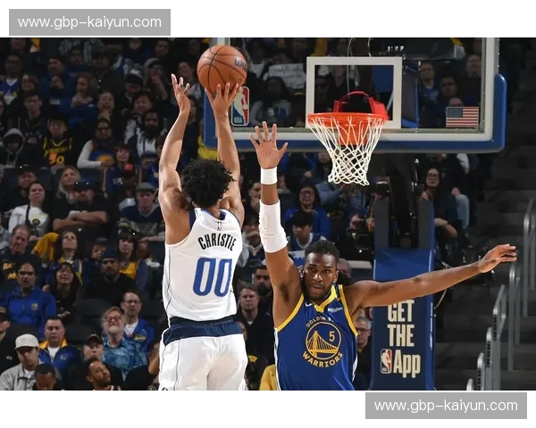 从达拉斯星光到曼哈顿霓虹：当“独行侠”小牛撞上铁血尼克斯，这场恩怨局远不止胜负